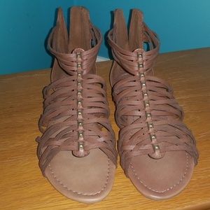 Brown sandals size 6